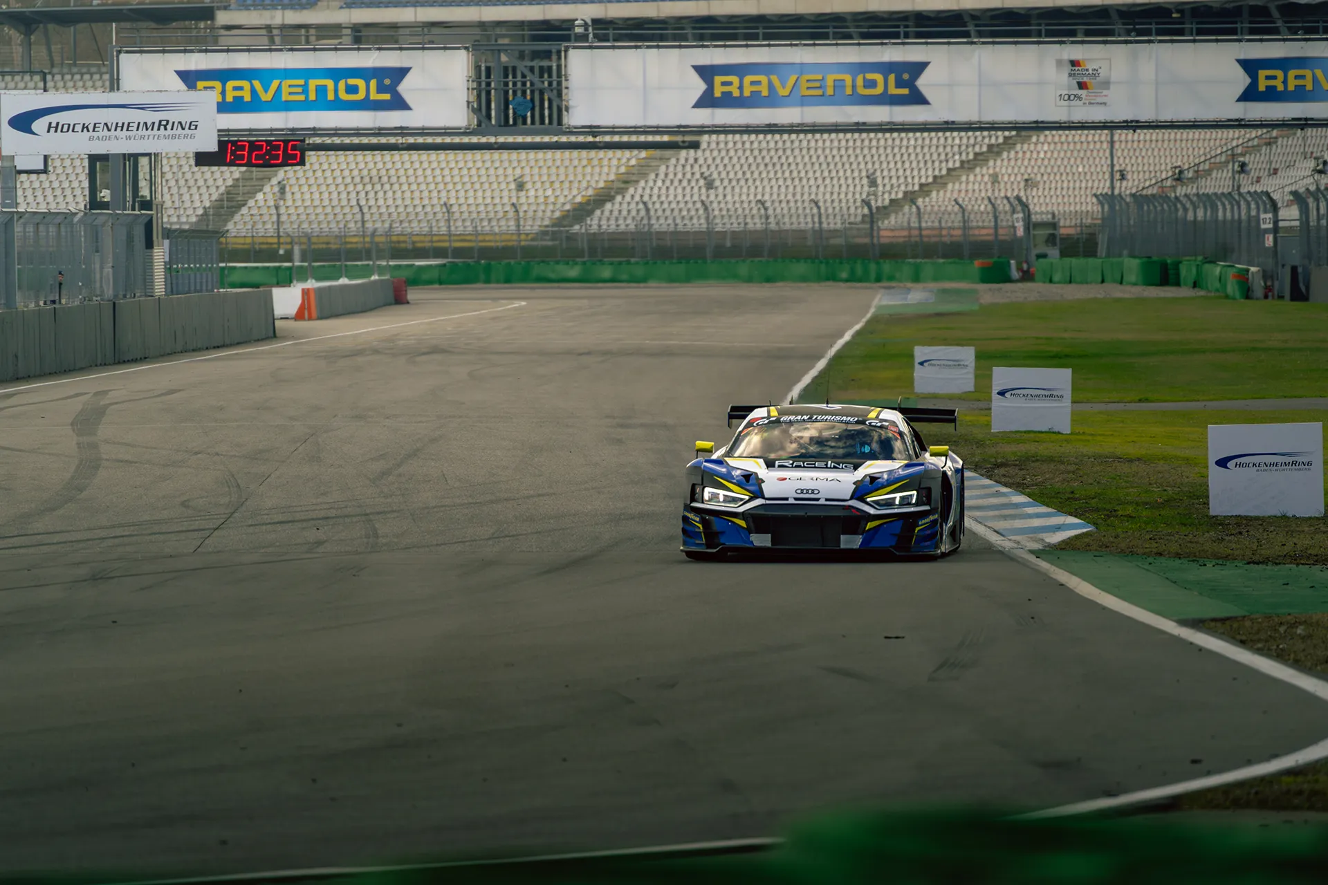 Audi R8 Blau — Motorsport photography, Dans Trackday, image 3
