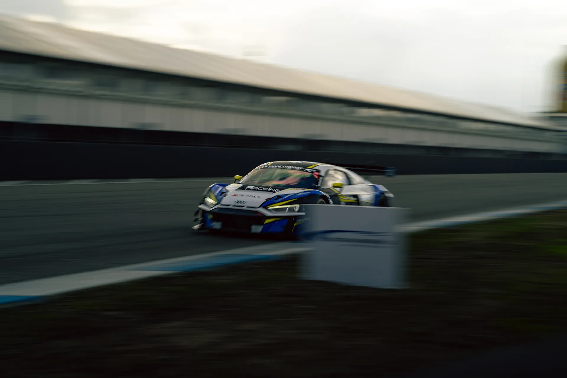 Audi R8 Blau — Motorsport photography, Dans Trackday, image 8