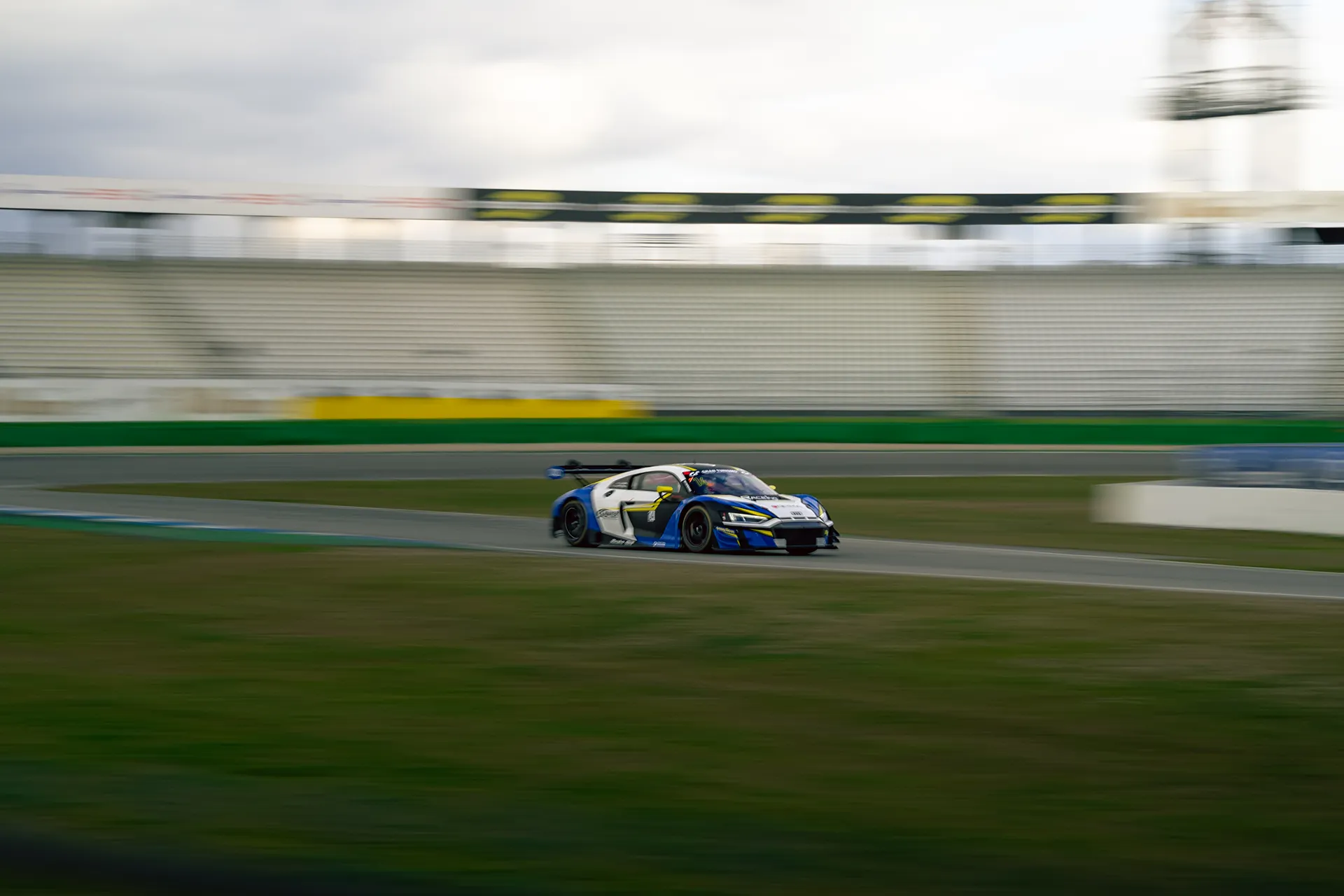 Audi R8 Blau — Motorsport photography, Dans Trackday, image 10