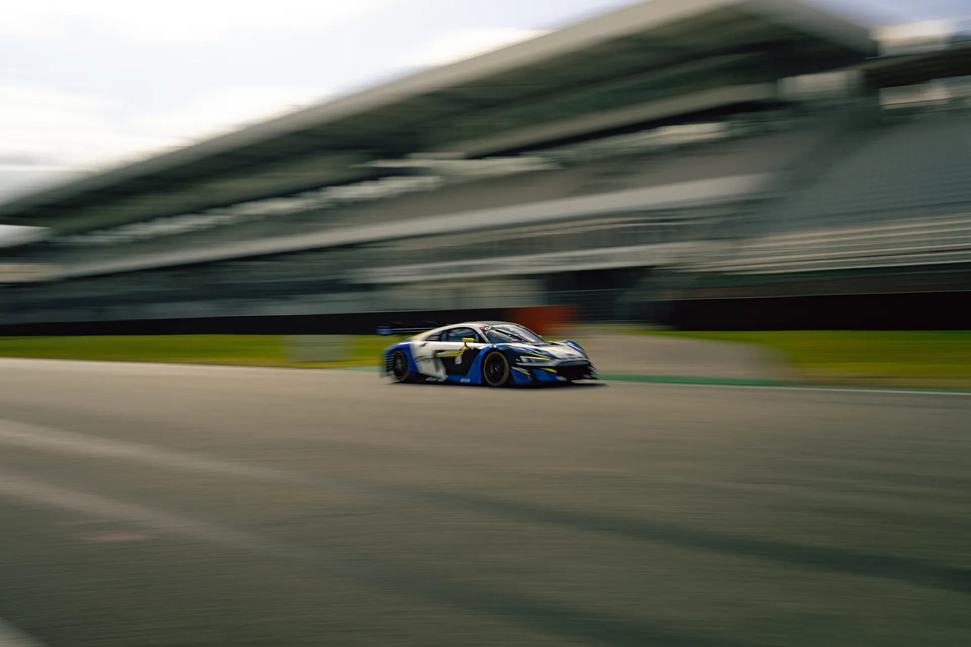 Audi R8 Blau — Motorsport photography, Dans Trackday, image 16