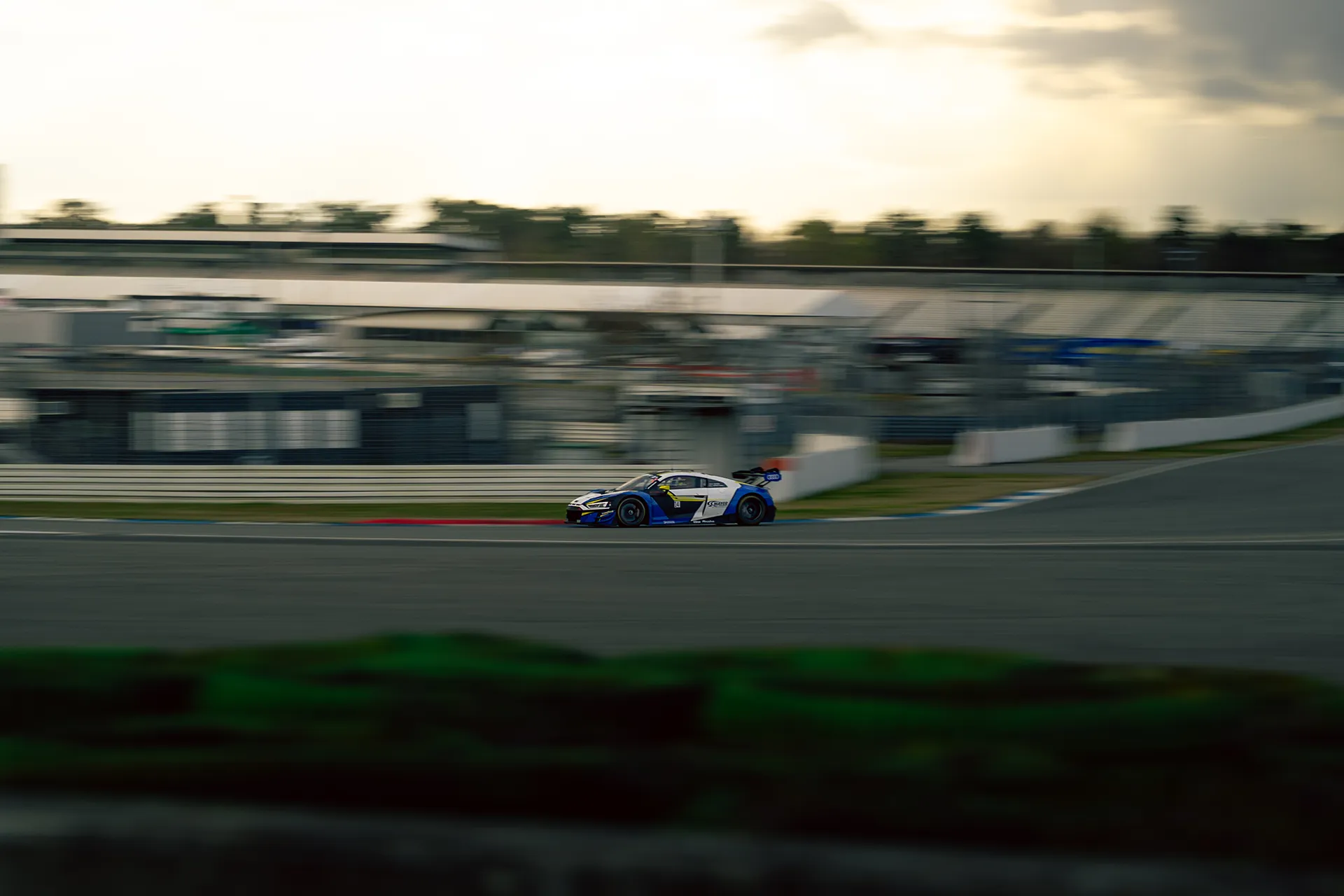 Audi R8 Blau — Motorsport photography, Dans Trackday, image 24