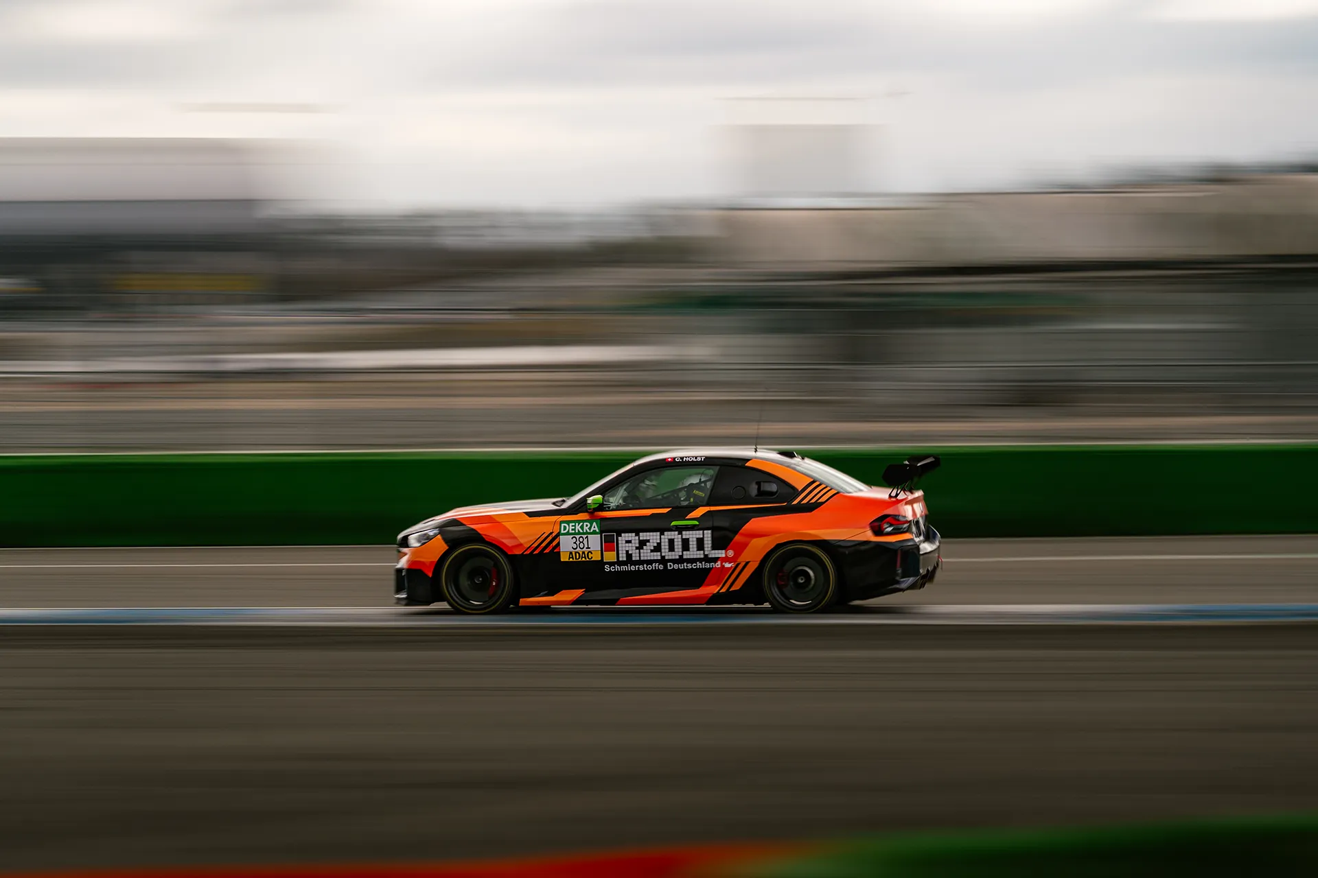 BMW M2 Nr 381 — Motorsport photography, Dans Trackday, image 1
