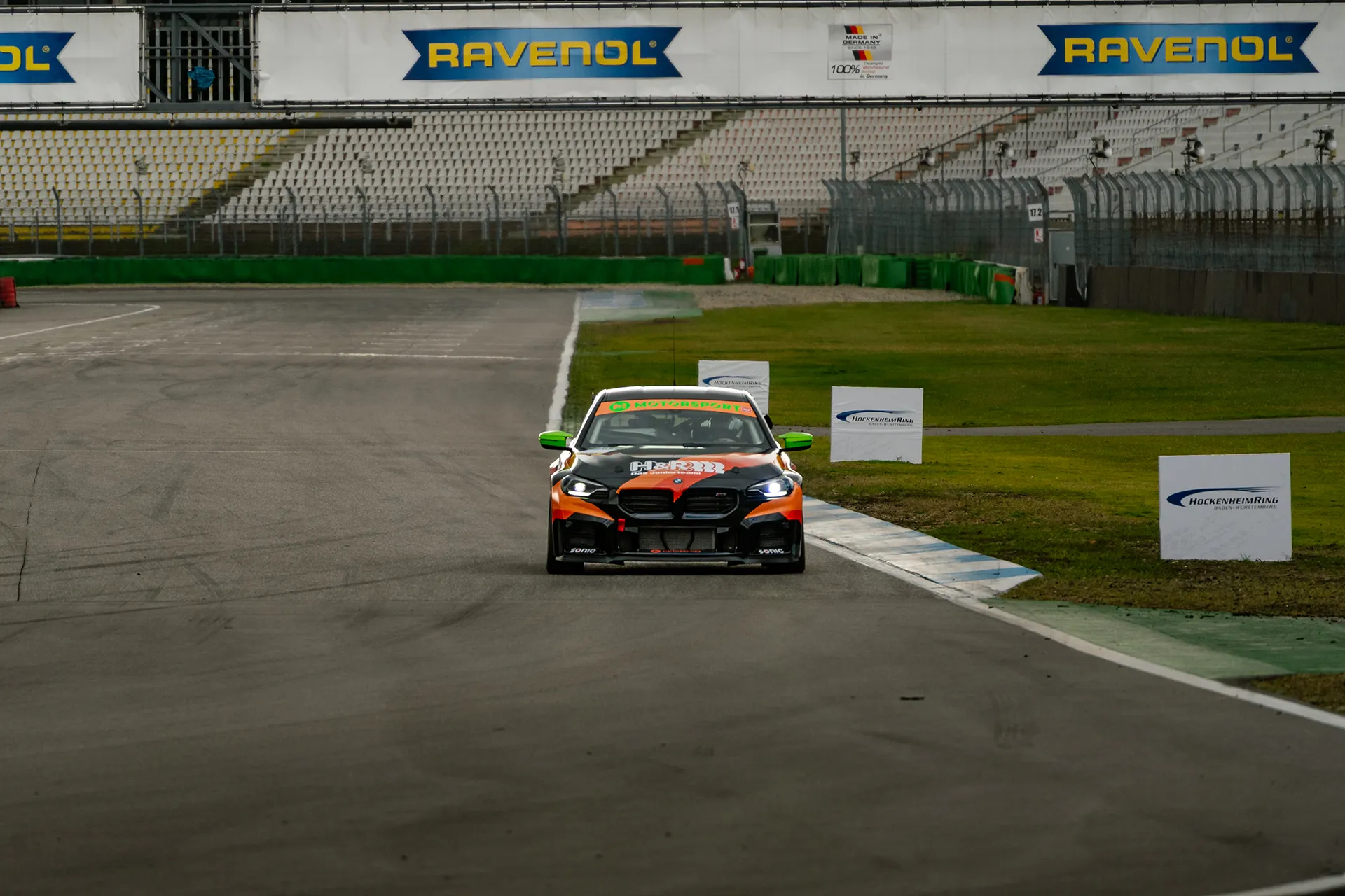 BMW M2 Nr 381 — Motorsport photography, Dans Trackday, image 2