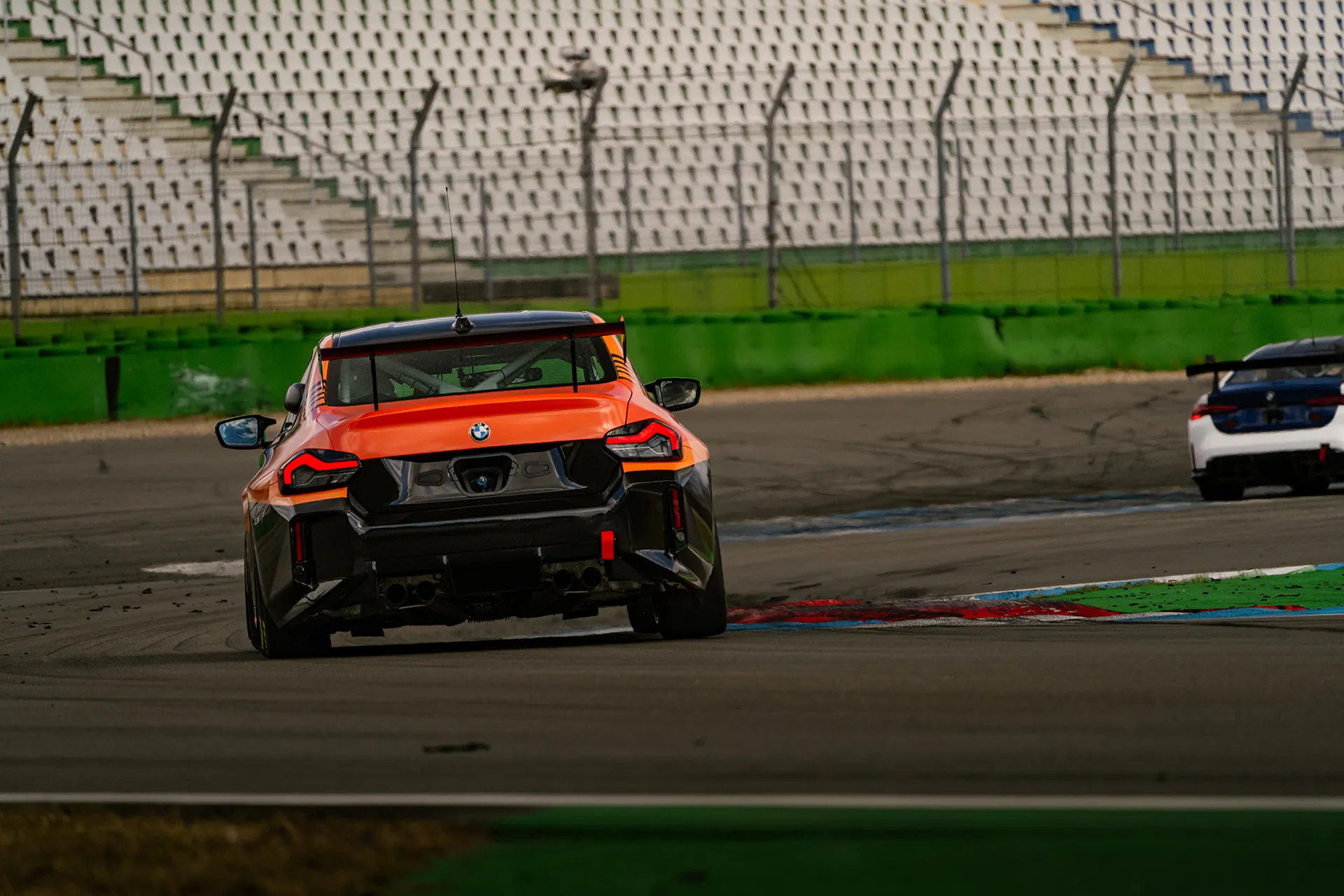 BMW M2 Nr 381 — Motorsport photography, Dans Trackday, image 3