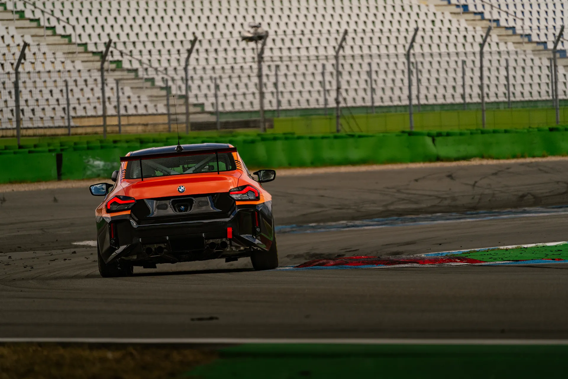 BMW M2 Nr 381 — Motorsport photography, Dans Trackday, image 4