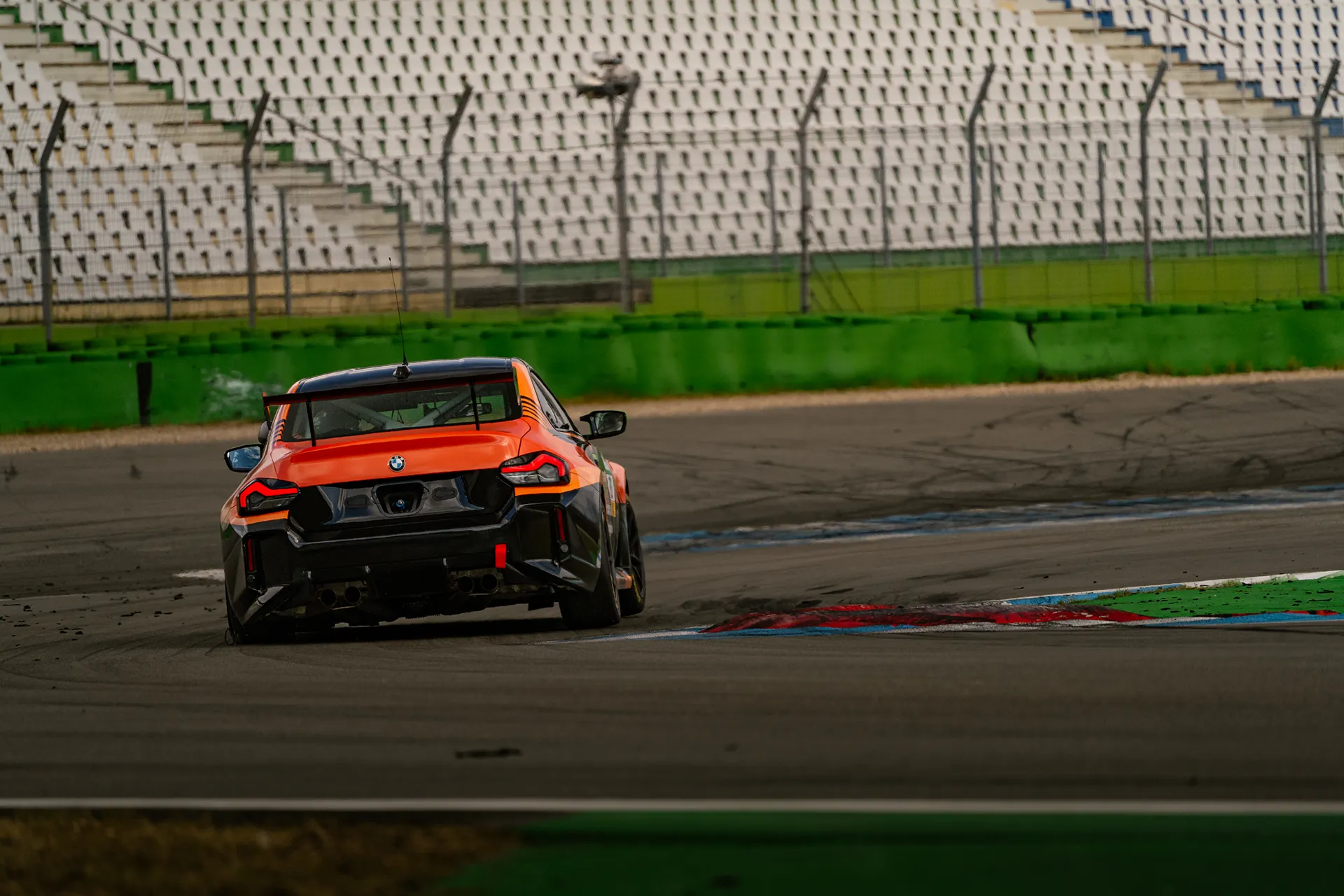 BMW M2 Nr 381 — Motorsport photography, Dans Trackday, image 5
