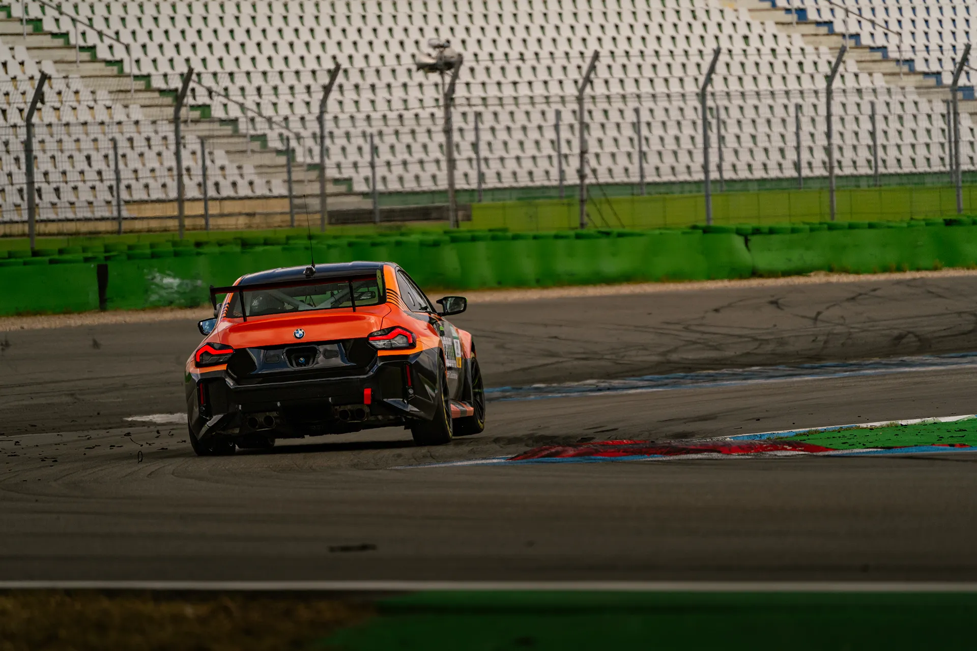 BMW M2 Nr 381 — Motorsport photography, Dans Trackday, image 6