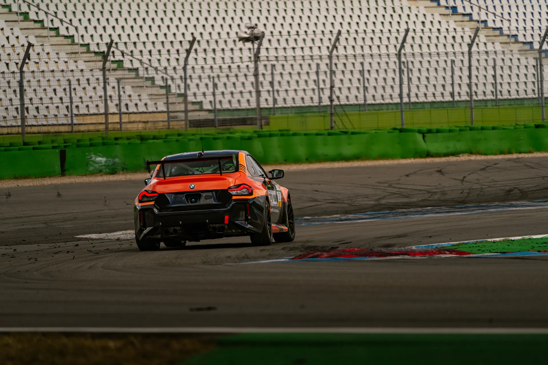 BMW M2 Nr 381 — Motorsport photography, Dans Trackday, image 7