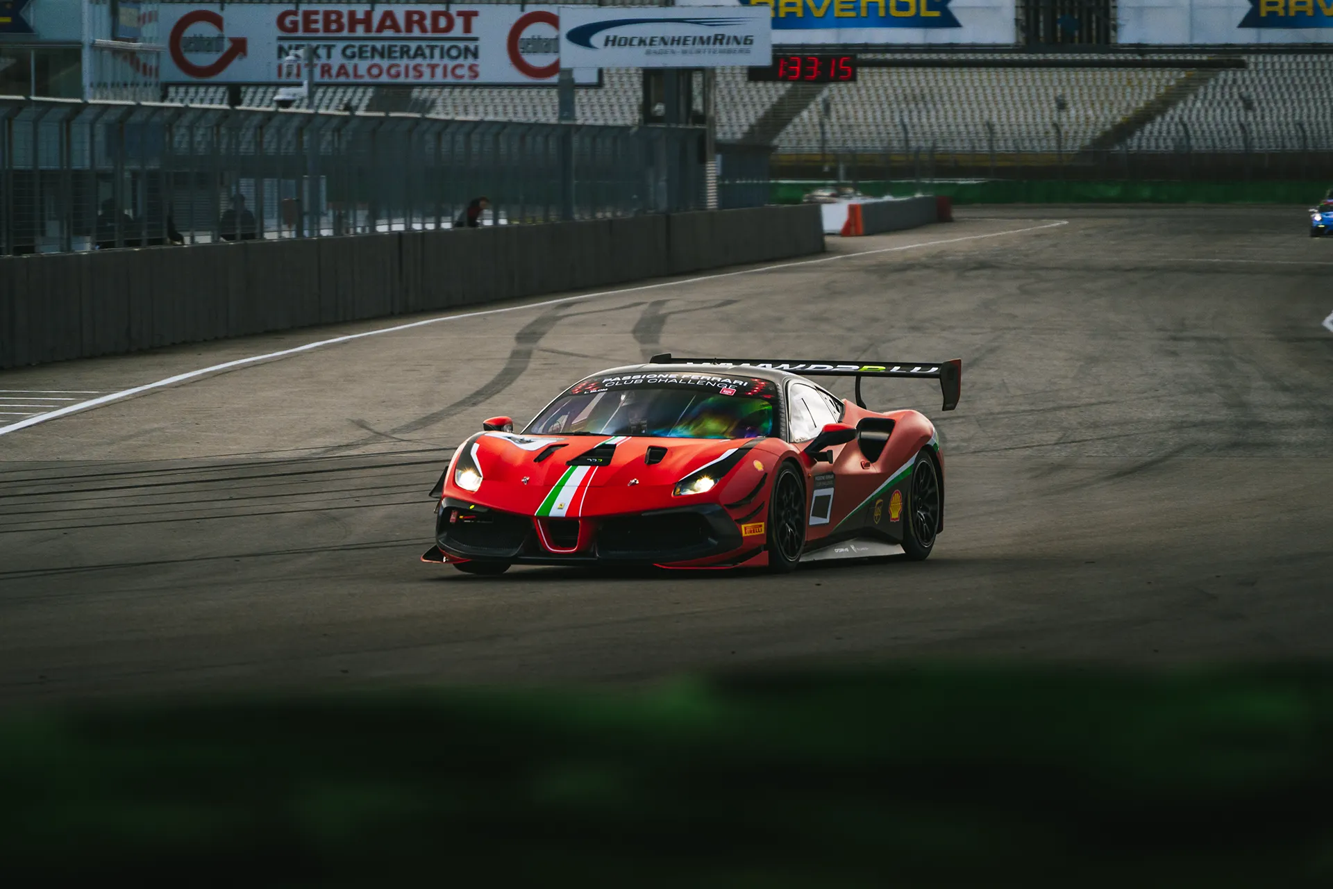 Ferrari Rot NR378 — Motorsport photography, Dans Trackday, image 1