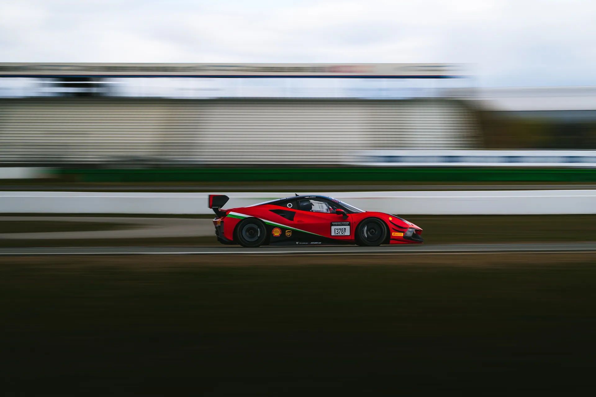 Ferrari Rot NR378 — Motorsport photography, Dans Trackday, image 2