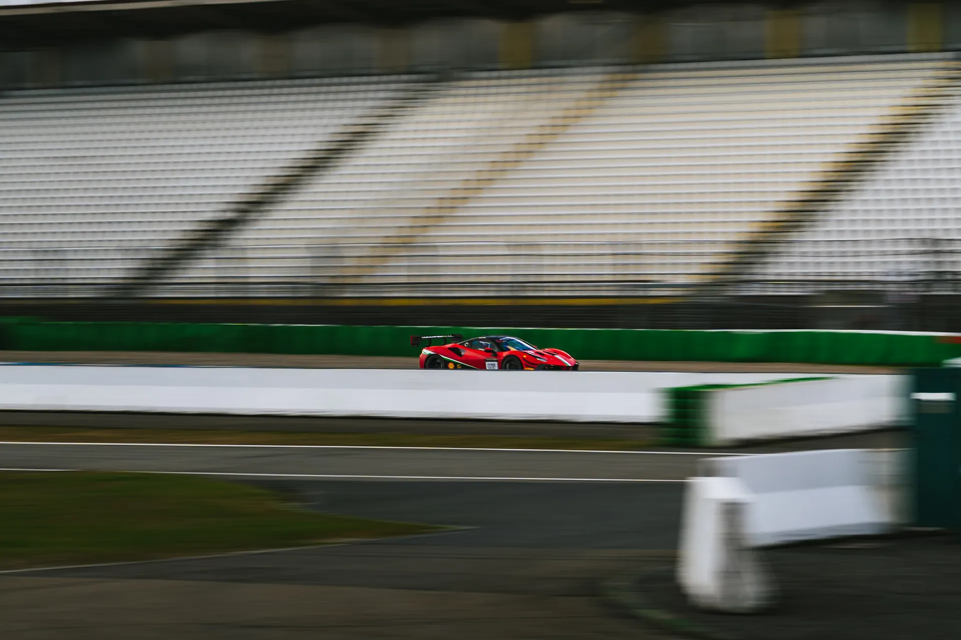 Ferrari Rot NR378 — Motorsport photography, Dans Trackday, image 3