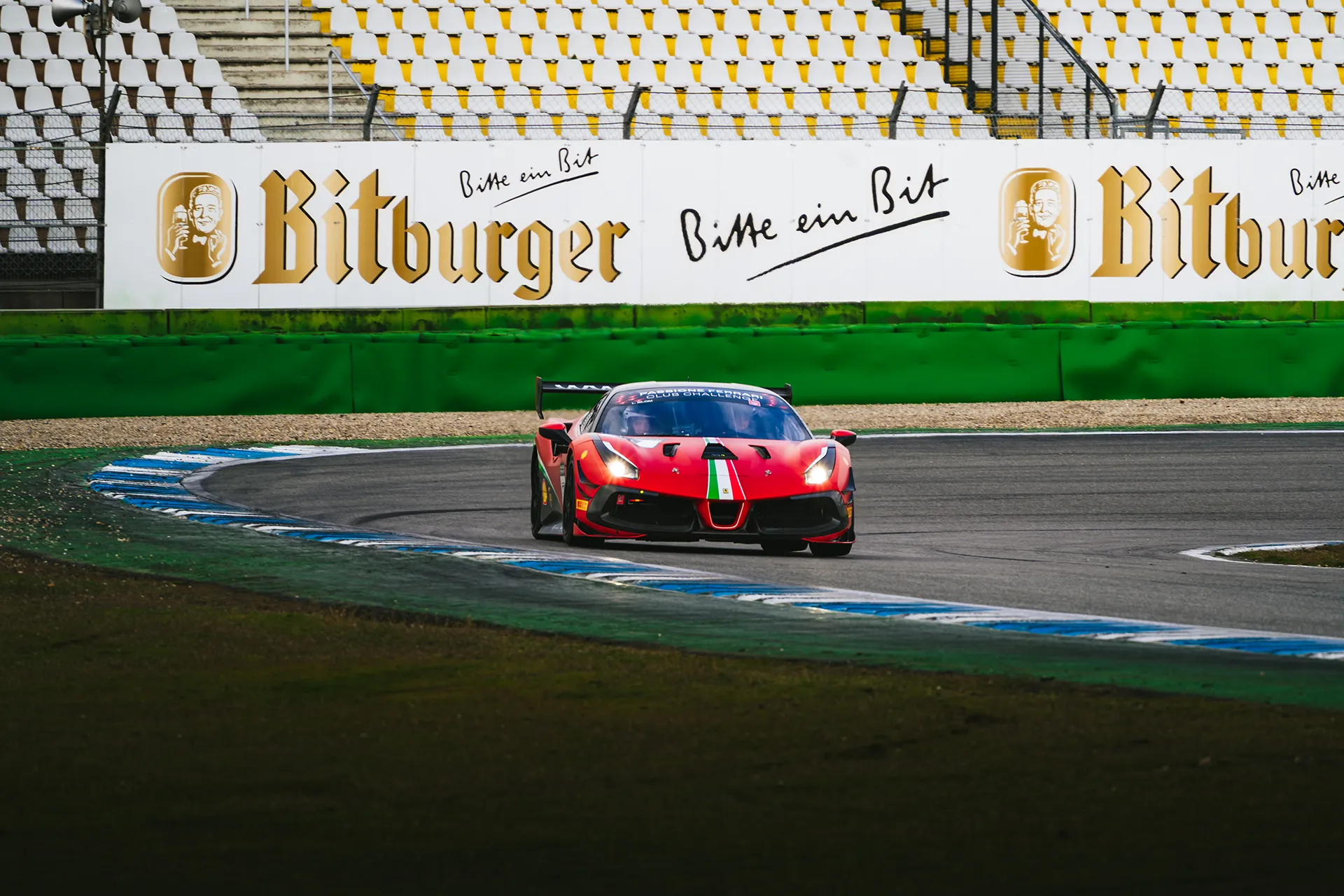 Ferrari Rot NR378 — Motorsport photography, Dans Trackday, image 5