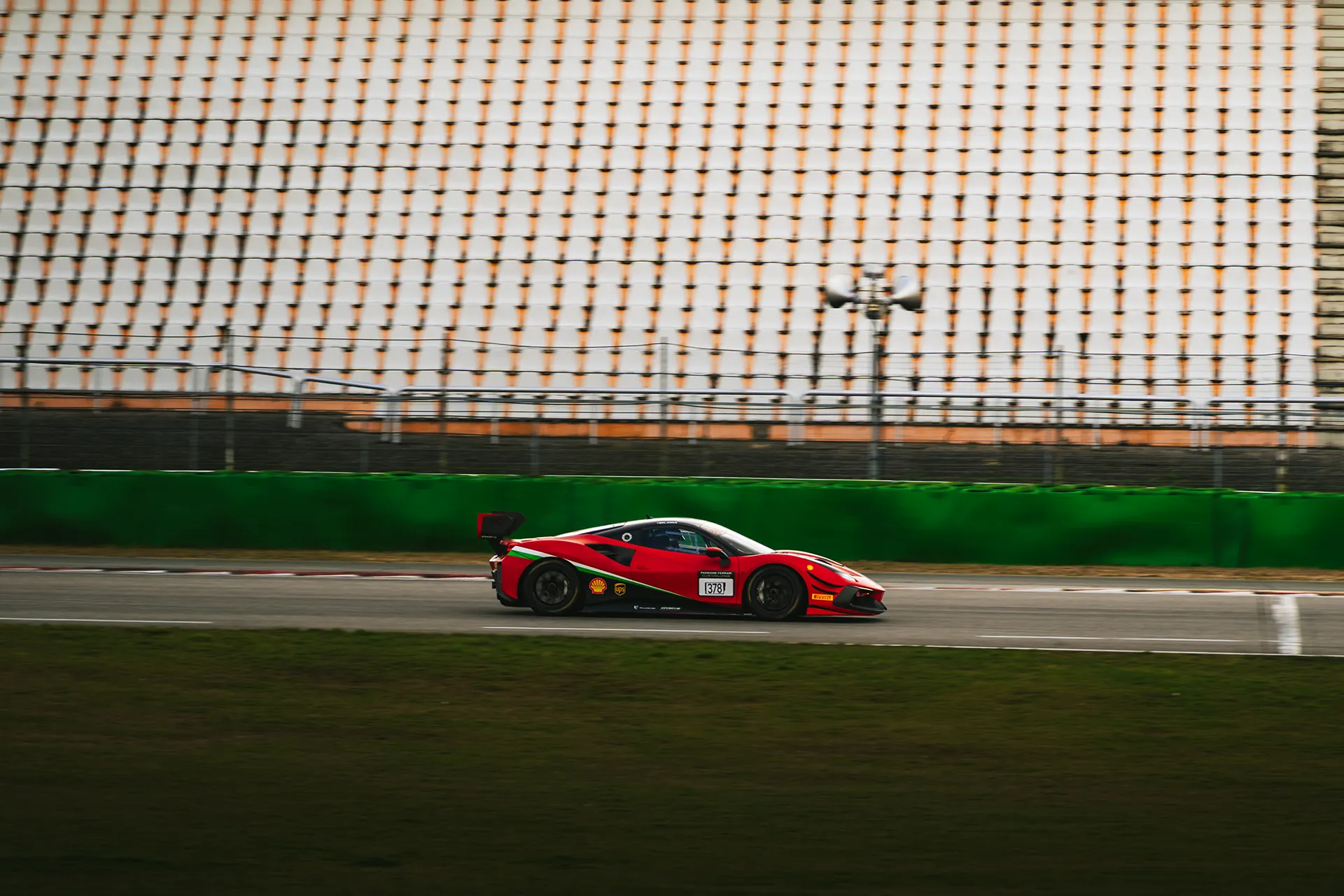 Ferrari Rot NR378 — Motorsport photography, Dans Trackday, image 7