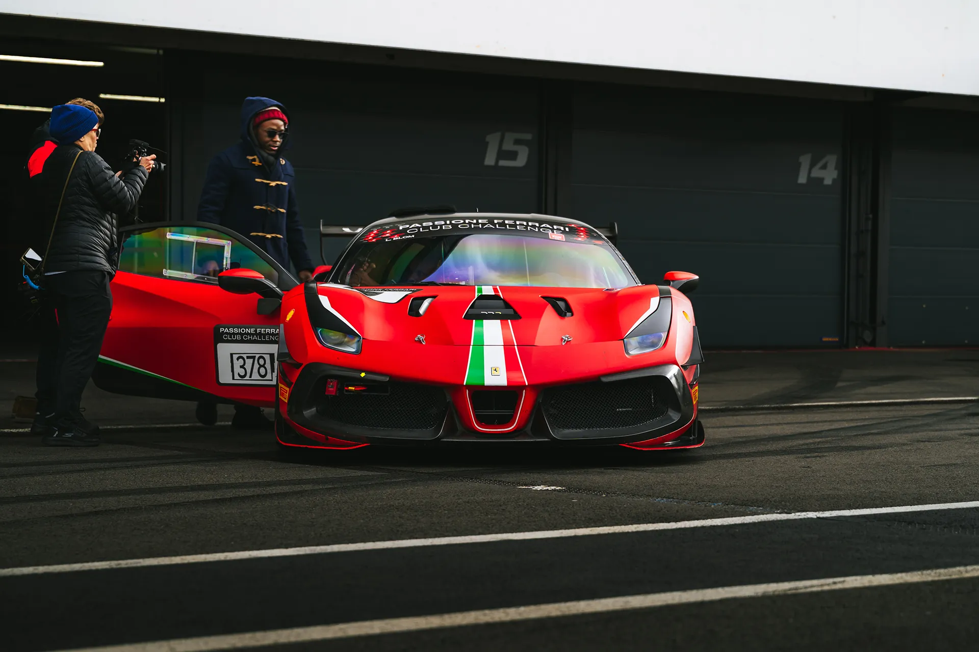 Ferrari Rot NR378 — Motorsport photography, Dans Trackday, image 11