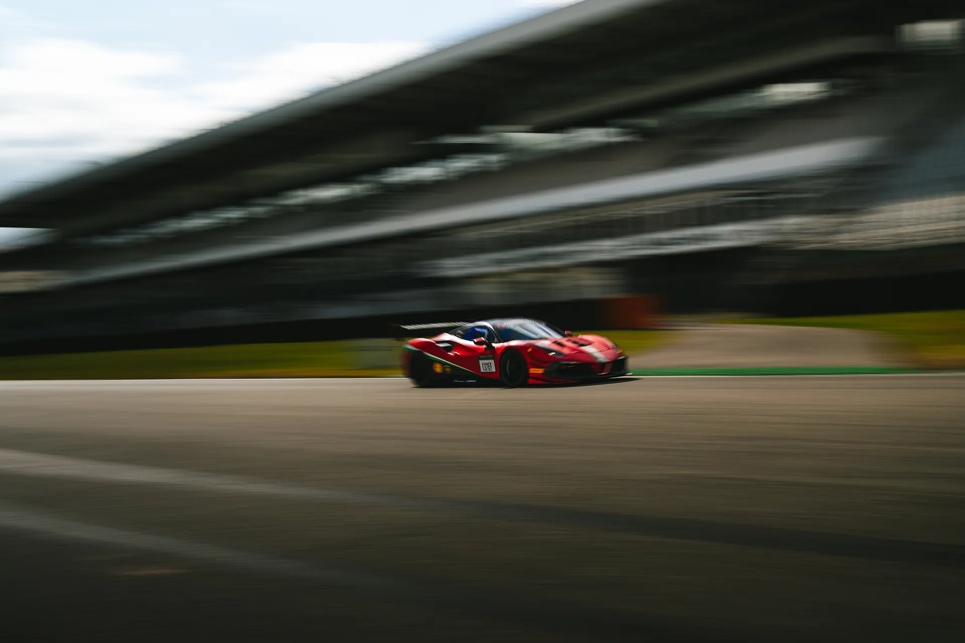 Ferrari Rot NR378 — Motorsport photography, Dans Trackday, image 13