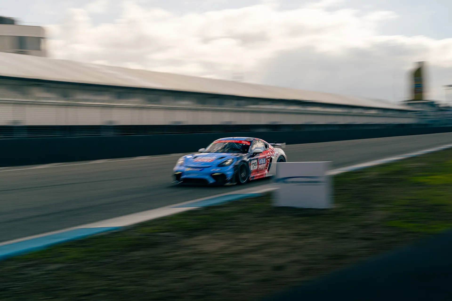 Porsche Cayman NR129